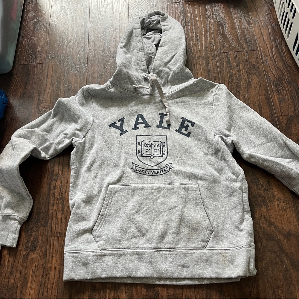 yale hoodie